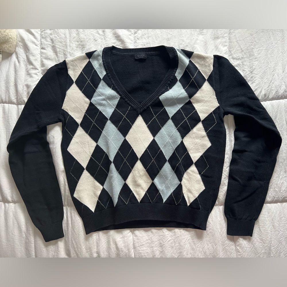 Brandy Melville V-Neck Sweater Blue and White Diamond Pattern